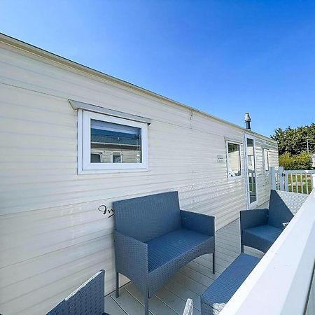 Gorgeous Caravan With Decking In Breydon Water Holiday Park, Ref 10081B Belton with Browston Εξωτερικό φωτογραφία