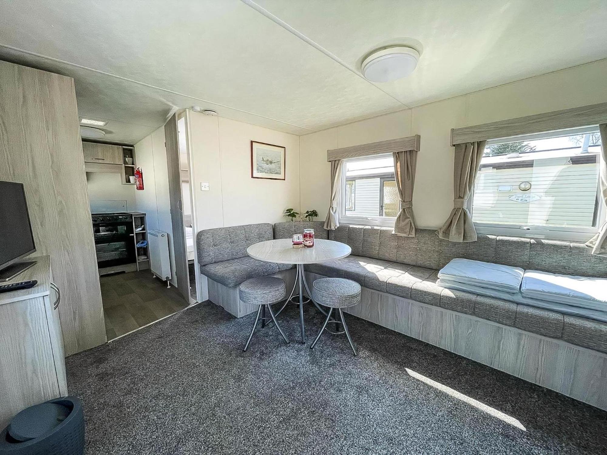 Gorgeous Caravan With Decking In Breydon Water Holiday Park, Ref 10081B Belton with Browston Εξωτερικό φωτογραφία