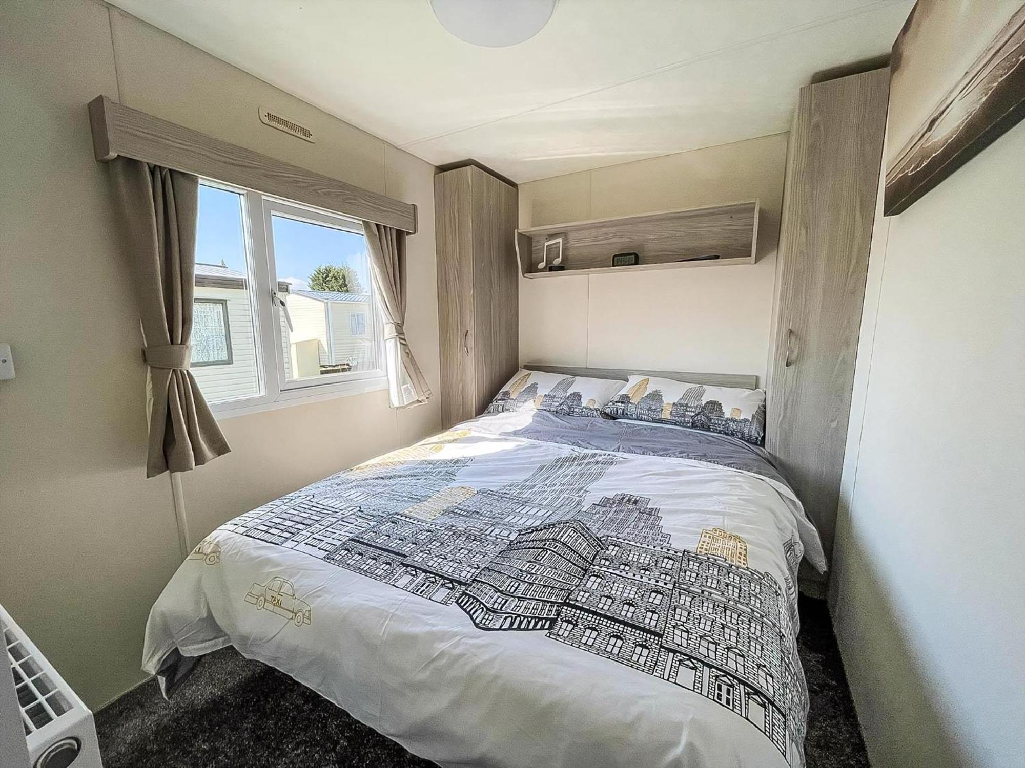 Gorgeous Caravan With Decking In Breydon Water Holiday Park, Ref 10081B Belton with Browston Εξωτερικό φωτογραφία