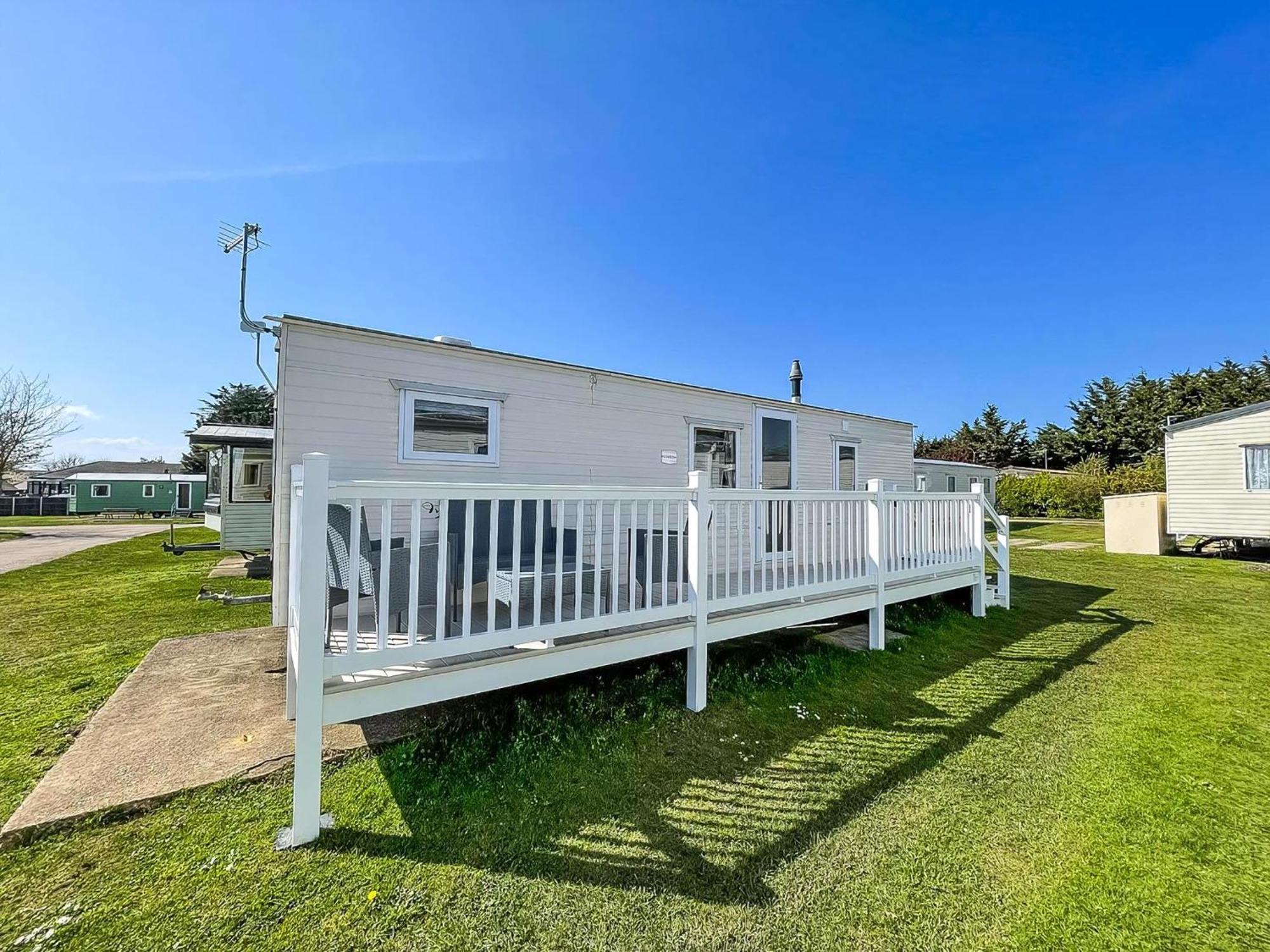 Gorgeous Caravan With Decking In Breydon Water Holiday Park, Ref 10081B Belton with Browston Εξωτερικό φωτογραφία